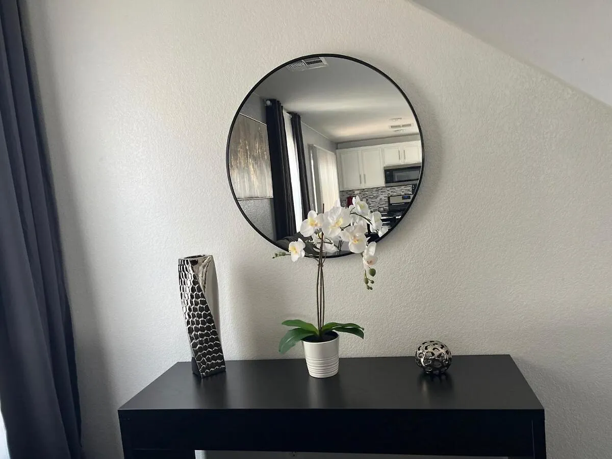 Dom wakacyjny Beautiful 2 Story Home 20 Minutes From The Strip Las Vegas Stany Zjednoczone Ameryki