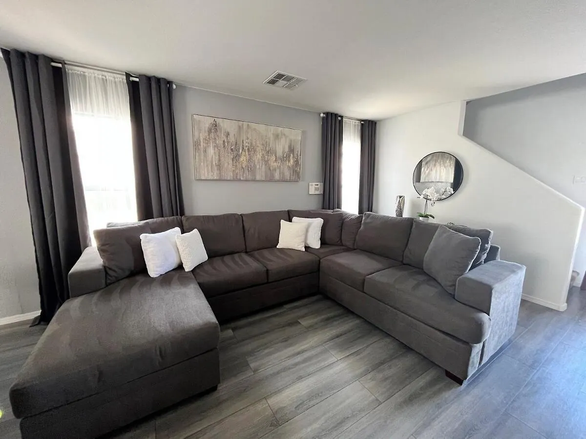 Beautiful 2 Story Home 20 Minutes From The Strip Las Vegas